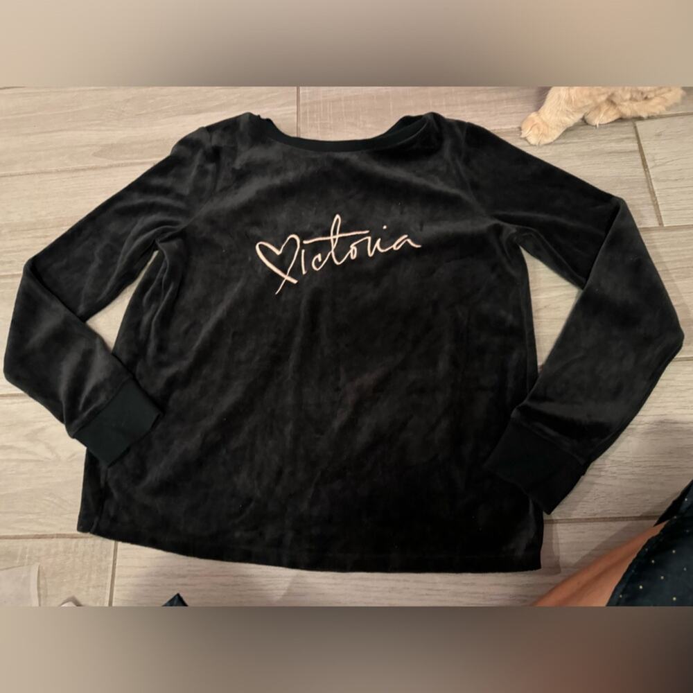 Victoria’s secrete velvet sweatshirt open back‎